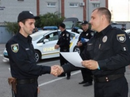 27 кременчугских патрульных полицейских были отмечены грамотами за добросовестную службу (ФОТО)