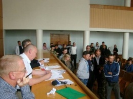 Власти перенесли скандальную сессию в прифронтовом городе Луганщины