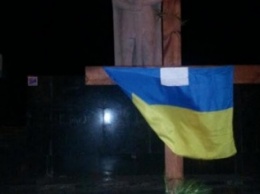 В Мариуполе разгорелся скандал вокруг креста на площади Свободы (ФОТО)
