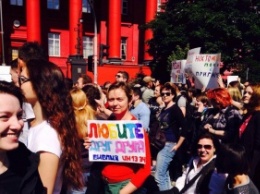 Около 6000 правоохранителей встали на защиту участников ЛГБТ-марша в Киеве, - пресс-служба