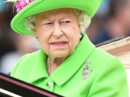Королева Елизавета II с семьей побывала на параде Trooping The Colour