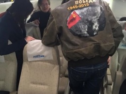 Коллеги Лаврова показали его патриотическую куртку с надписью «Победа 1945-2015»