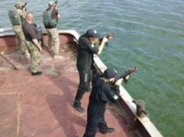 В Мариуполе морские пограничники поражали воздушные и надводные цели (ФОТО)