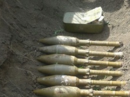 СБУ обнаружила под Луганском схрон с танковым пулеметом и выстрелами к гранатомету