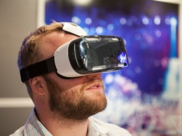 Шлем виртуальной реальности Samsung Gear VR уже продается в Украине