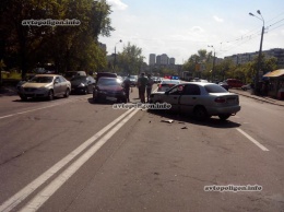 ДТП в Киеве: на Маяковского Nissan протаранил Daewoo с детьми. ФОТО