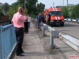 В Житомирской области армейский снаряд попал по мосту
