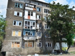 В Красногоровке снаряд попал в многоквартирный дом