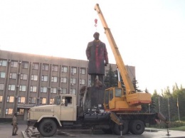 Демонтированный в Славянске памятник Ленину продадут на аукционе - СМИ
