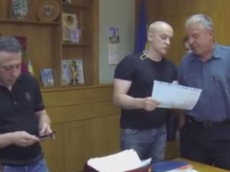 Глава Новомосковской райгосадминстрации пожаловался на Корбана в милицию