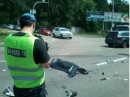 Под Киевом Mercedes сбил скутер, водитель погиб на месте