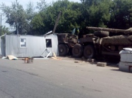 На Луганщине военный тягач протаранил блокпост, погиб сотрудник МВД