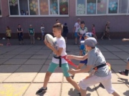 Криворожские регбисты познакомили учащихся школы №41 с овальным мячом (ФОТО)