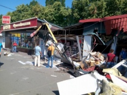 В Киеве снесли рынок на Святошино и торговцы перекрыли проспект Победы