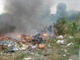 В Деснянском районе Киева вторые сутки горит мусор на площади 1,5 гектара