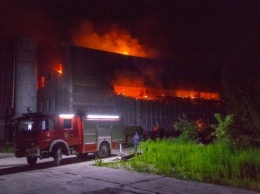 Во Львовской обл. горели склады, - очевидцы