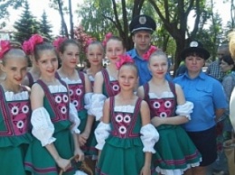 Милиционеры Кривого Рога поздравили детей Дзержинского района