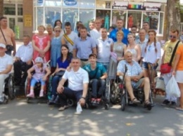 "За безбарьерность!" - первые лица Николаева сели в инвалидные коляски в знак солидарности (ФОТО, ВИДЕО)