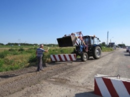 Дорогу на Кирилловку расчистили от заградительных блоков (фото)