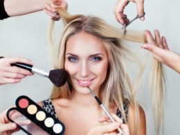 Ученые рассказали о воздействии макияжа на женщин и мужчин