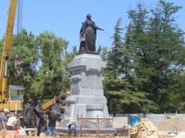 Меджлисовцы угрожают снести памятник Екатерине II в Симферополе