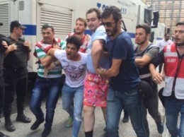 В Турции полиция вновь разогнала ЛГБТ-марш, есть задержанные