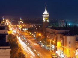 В Запорожье компания парней ночью воровала фонари на проспекте (ФОТО)