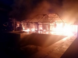 Ужасный пожар: сгорели кафе и торговый павильон