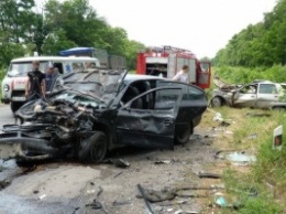 На Кировоградщине автомобиль с СБУшниками столкнулся с легковушкой: погибла семья из 3 человек