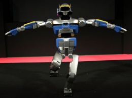Японский робот-грузчик стремится подражать человеку