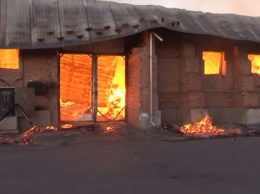 Во Львовской обл. произошел пожар в складском здании предприятия по производству мебели