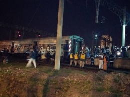 В Аргентине пассажирский поезд столкнулся с локомотивом; есть пострадавшие