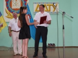 В Каменском выпускники ДГТУ получили красные дипломы