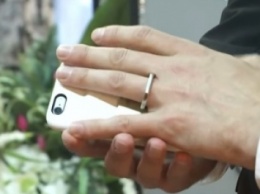 Американец женился на iPhone (ВИДЕО)