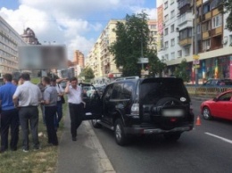 Киев: водителя Mitsubishi неизвестные расстреляли средь бела дня