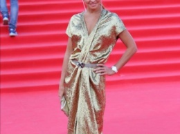 Татьяна Навка в золотом платье произвела фурор на красной дорожке ММКФ