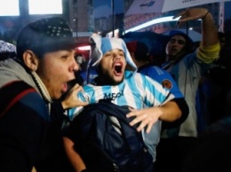 Аргентина вышла на массовый митинг, чтоб уговорить Месси остаться в сборной