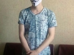 Горловчанин в маскарадной маске устроил резню в Славянске (ФОТО)