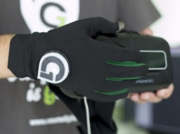 Перчатка виртуальной реальности Gloveone подарит реалистичные ощущения