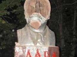 Ночью в Луганской области снесли еще два памятника Ленину (ФОТО)