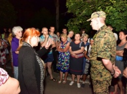 Жители Троецка не пропускали военных (Фото)