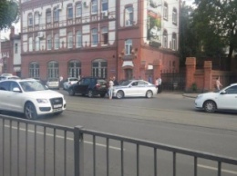 В Калининграде столкнулись автомобиль ГИБДД и внедорожник