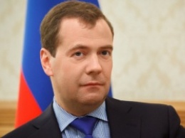 Блогеры осудили Дмитрия Медведева за лоферы Jimmy Choo стоимостью 50 000 рублей