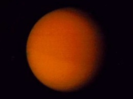 Загадочная оранжевая луна может быть домом для инопланетной жизни