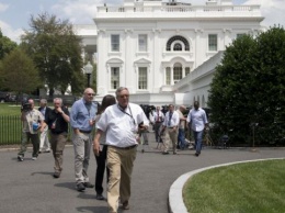 Сообщение о бомбе в Белом доме: журналистов эвакуировали во время брифинга