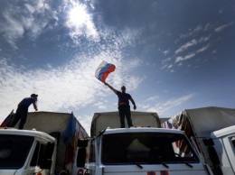 Колонны с "гуманитарной помощью" РФ пересекли границу и направляются в Донецк и Луганск