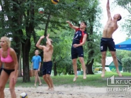 Активная летняя суббота: В Кривом Роге прошел турнир по волейболу