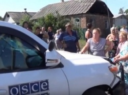 Возмущенные жители Горловки обрушили гнев на представителей ОБСЕ (видео)