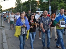 Николаевцы траурным шествием почтили память о погибших десантниках в Зеленополье