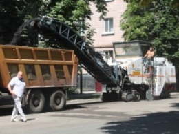 В Славянске на ул. Васильевской идет капитальный ремонт дороги (фото)
